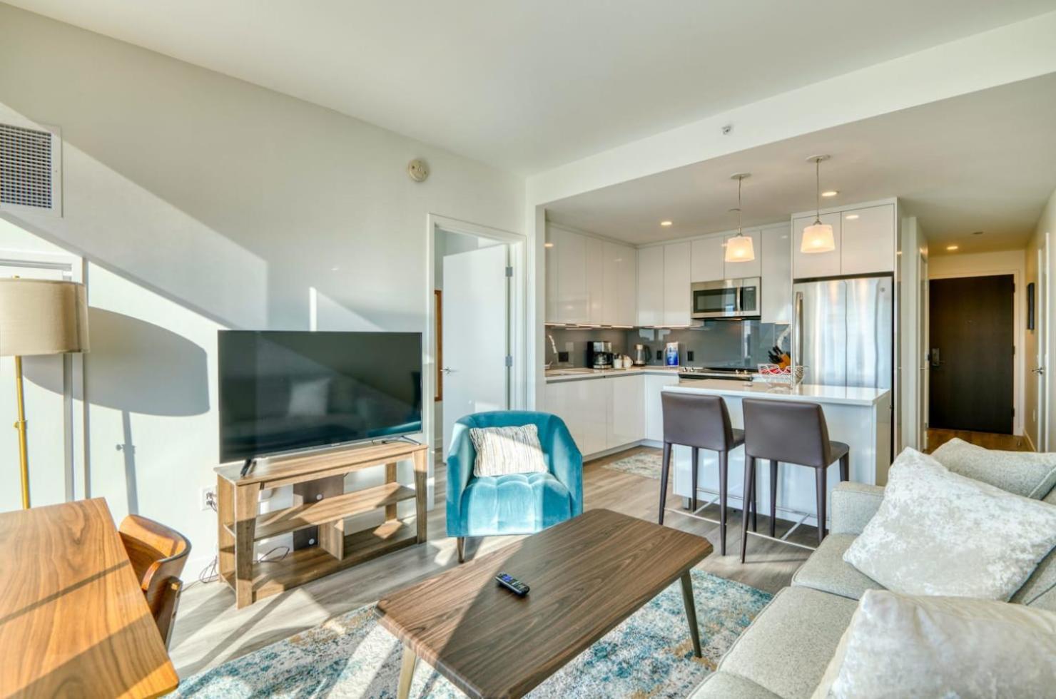 Stunning With Views Apartment *